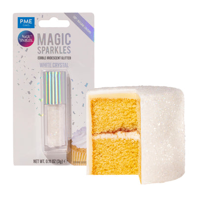 Paillettes comestibles PME Magic Sparkles Cristal Blanc avec gâteau coupé décoré de paillettes irisées.